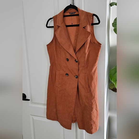 Sleeveless Rust Top /vest - Picture 3 of 3